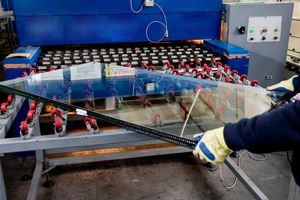 Guide to Choosing the Best Glass Cutting Machine