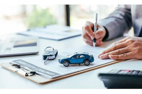 Guía de seguros de auto a medida: explore opciones de cobertura, consejos e información esencial.