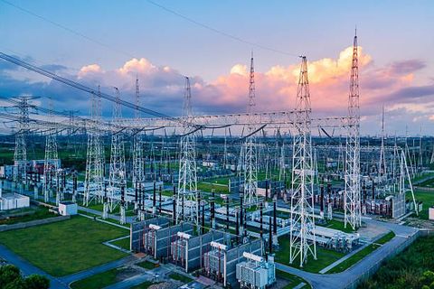 Electric Substation Guide: Power Distribution, Protection Systems, and Maintenance