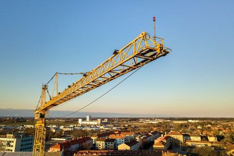 Discover How Tower Crane Rentals Support Efficient High-Rise Construction Projects