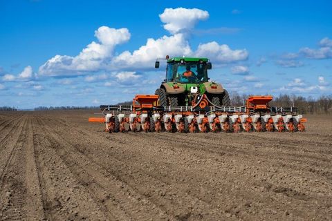Seed Drills Guide: Understanding Features, Mechanisms, and Agricultural Uses