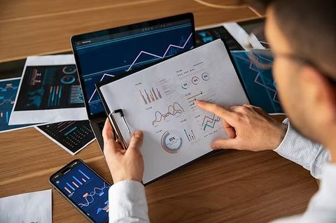 Python for Data Analytics Guide: Explore Basics, Tools, and Insights