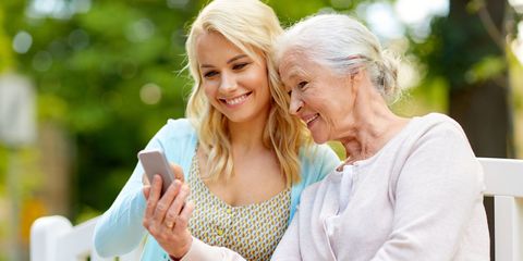 Senior-Friendly Smartphones: Complete Guide to Features, Accessibility, and Easy-to-Use Devices