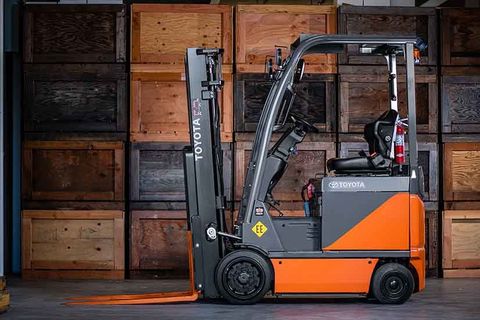 Industrial Electric Forklifts Explained: An Overview, Basics, and Key Facts