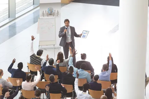 Public Speaking Course Overview: Essential Guide, Tips & Practical Insights