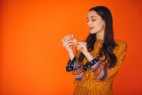 Discover Luxury Perfume Making: An Overview of Blending Method, Quality Factors, and Fragrance Knowledge