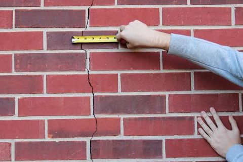 Commercial Construction Defect Insurance Guide: Structural Claims, Contractor Liability, Policy Exclusions, and Risk Assessment