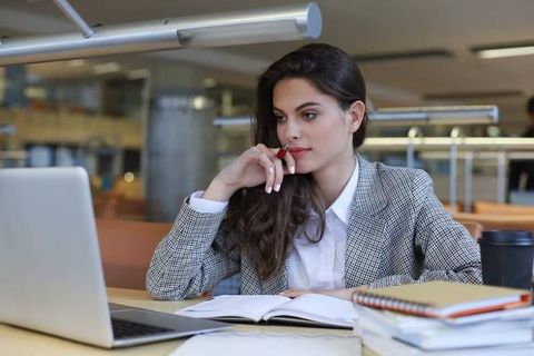 Online Executive MBA Degree Programs Explore Leadership Skills for Business Growth