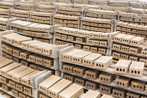 Cellular Lightweight Concrete Bricks (CLC) Guide: Explore Manufacturing Basics, Benefit, Applications, and Construction Insight