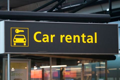 Vollständiger Leitfaden zur Flughafen-Autovermietung: Tipps, Einblicke und Ressourcen